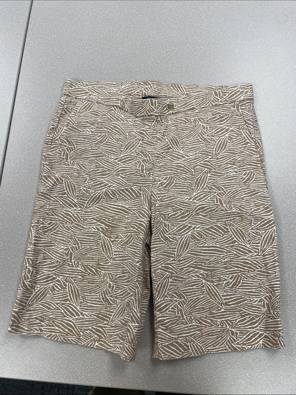Jones New York Beige and White Leaf-Print Bermuda Shorts